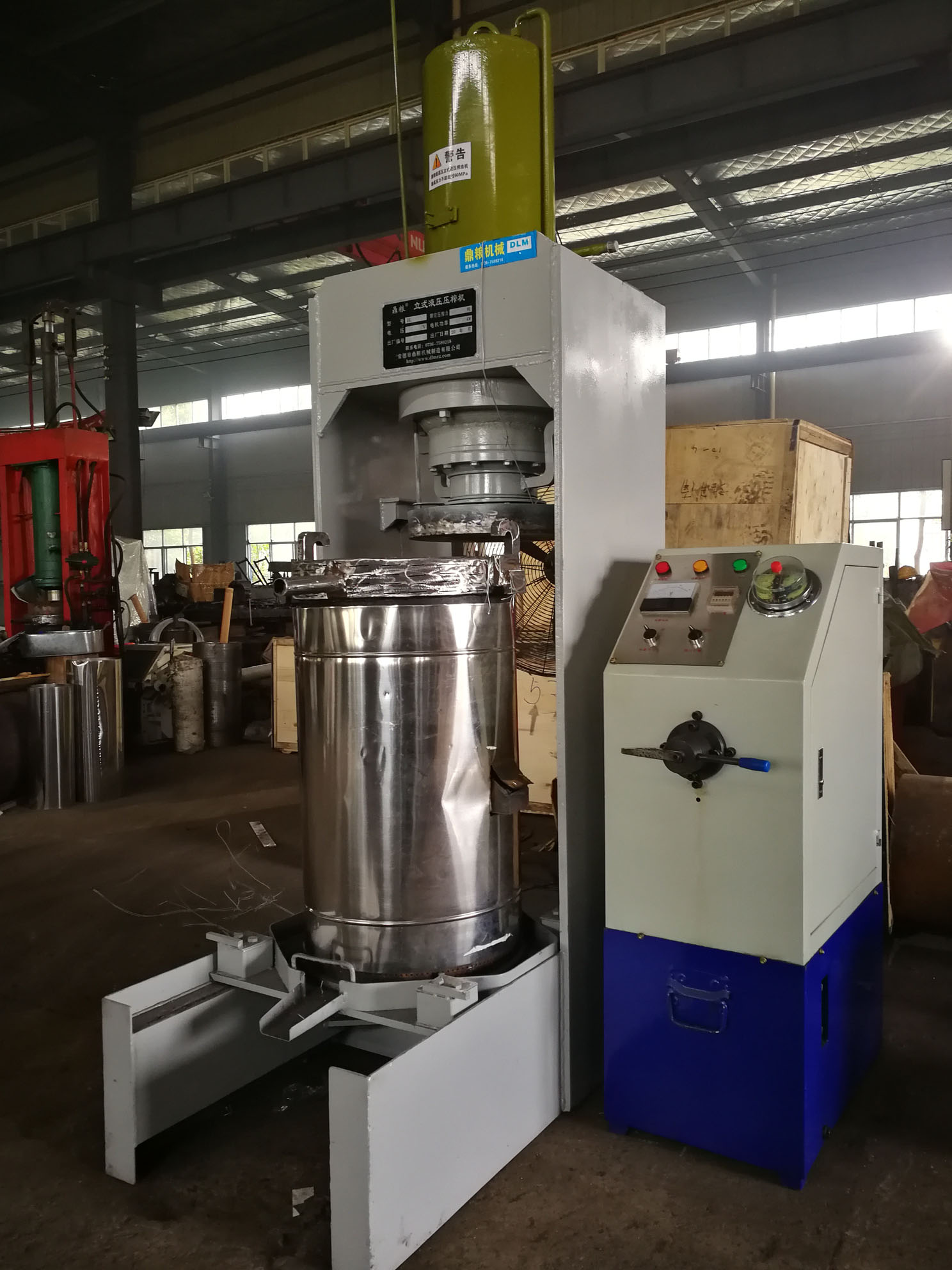 不銹鋼超高壓立式液壓壓榨機，果汁壓榨機，果渣壓榨機，藥材壓榨，油渣處理，白土壓榨